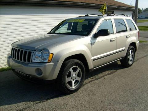 Light Graystone Pearl Jeep Grand Cherokee Laredo 4x4.  Click to enlarge.