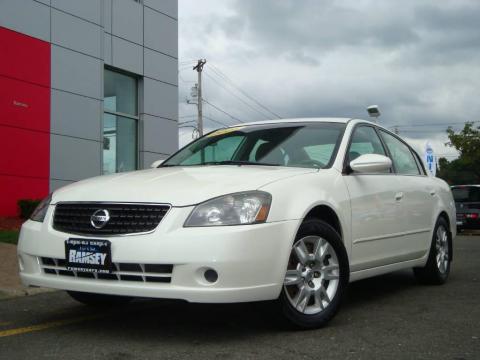 Satin White Pearl Nissan Altima 2.5 S Special Edition.  Click to enlarge.