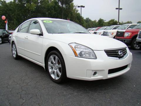 Winter Frost Pearl Nissan Maxima 3.5 SE.  Click to enlarge.