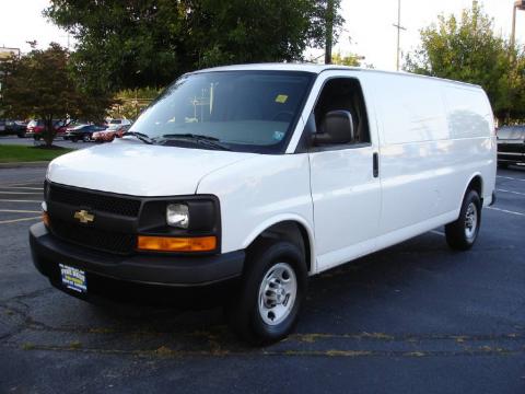 Summit White Chevrolet Express 2500 Extended Cargo Van.  Click to enlarge.