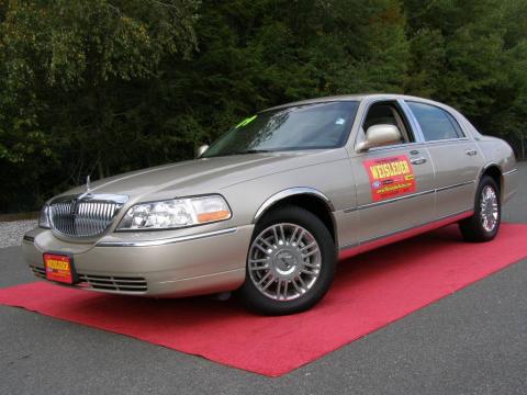 Light French Silk Metallic Lincoln Town Car Signature Limited.  Click to enlarge.