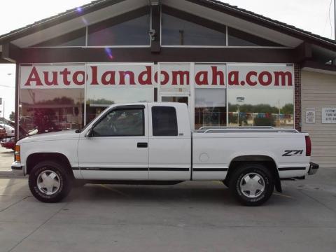 Olympic White Chevrolet C/K K1500 Silverado Extended Cab 4x4.  Click to enlarge.