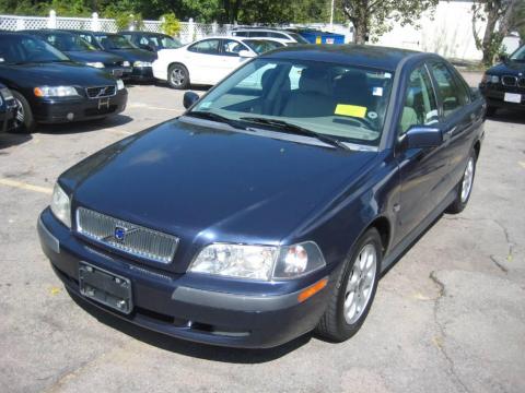 Atlantic Blue Metallic Volvo S40 1.9T.  Click to enlarge.