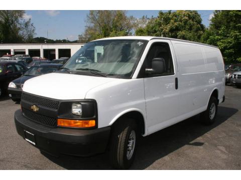 Summit White Chevrolet Express 2500 Cargo Van.  Click to enlarge.