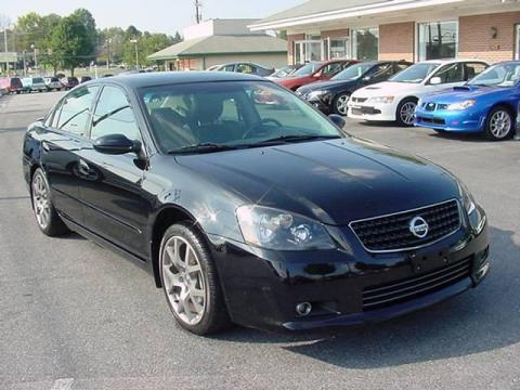 Super Black Nissan Altima 3.5 SE-R.  Click to enlarge.