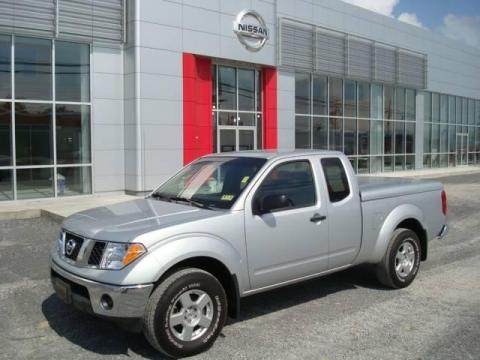 Radiant Silver Nissan Frontier SE King Cab 4x4.  Click to enlarge.
