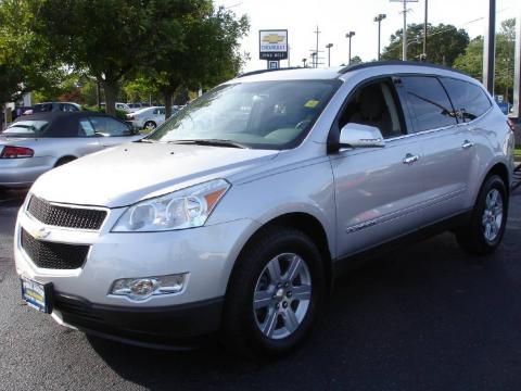 Silver Ice Metallic Chevrolet Traverse LT AWD.  Click to enlarge.