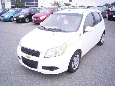 Summit White Chevrolet Aveo Aveo5 LT.  Click to enlarge.