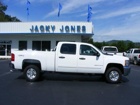 Summit White Chevrolet Silverado 2500HD LT Crew Cab 4x4.  Click to enlarge.