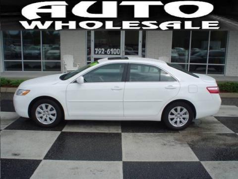 Super White Toyota Camry XLE.  Click to enlarge.