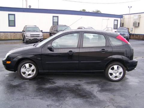 Pitch Black Ford Focus ZX5 SES Hatchback.  Click to enlarge.