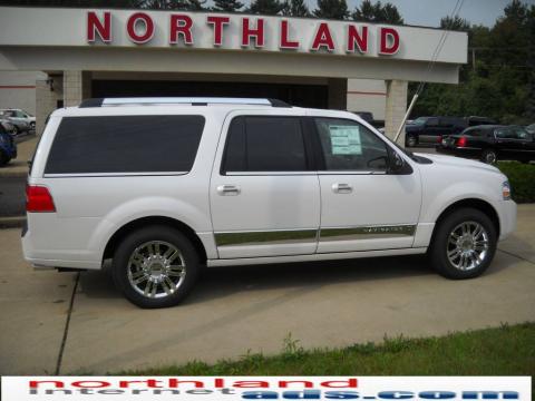 White Platinum Metallic Tri-Coat Lincoln Navigator L 4x4.  Click to enlarge.