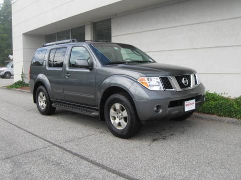 Storm Grey Metallic Nissan Pathfinder SE 4x4.  Click to enlarge.
