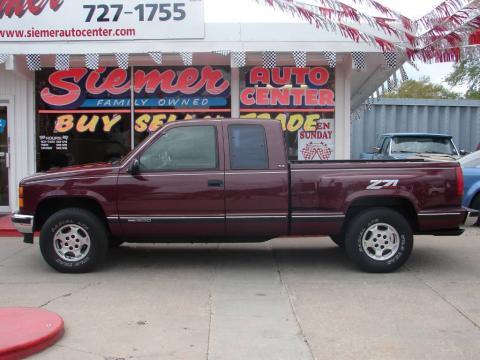 Dark Hunt Club Red Metallic GMC Sierra 1500 SLE Extended Cab 4x4.  Click to enlarge.