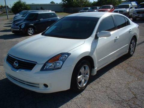 Winter Frost Pearl Nissan Altima 2.5 S.  Click to enlarge.