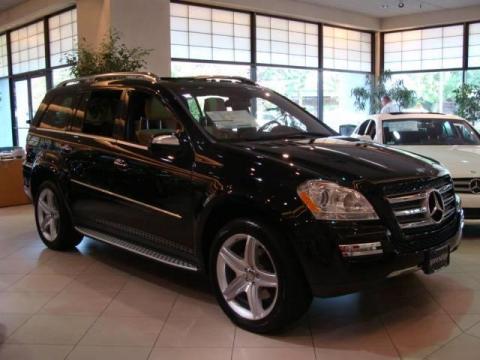 Black Mercedes-Benz GL 550 4Matic.  Click to enlarge.