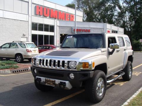 Limited Ultra Silver Metallic Hummer H3 .  Click to enlarge.