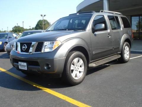 Storm Grey Metallic Nissan Pathfinder LE.  Click to enlarge.