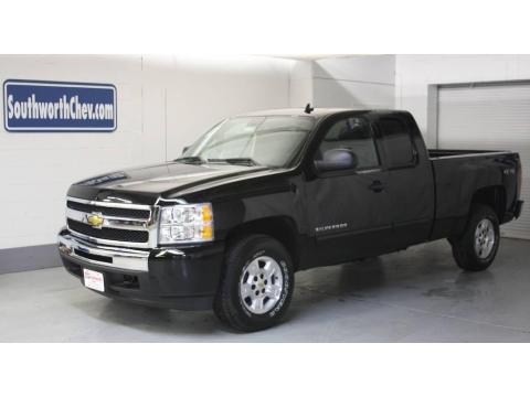 Black Chevrolet Silverado 1500 LT Extended Cab 4x4.  Click to enlarge.