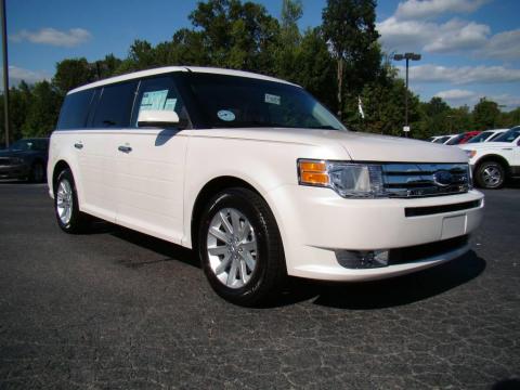 White Platinum Tri-Coat Metallic Ford Flex SEL.  Click to enlarge.
