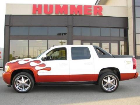 Summit White Chevrolet Avalanche LT 4WD.  Click to enlarge.