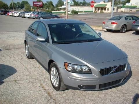 Flint Gray Metallic Volvo S40 T5.  Click to enlarge.