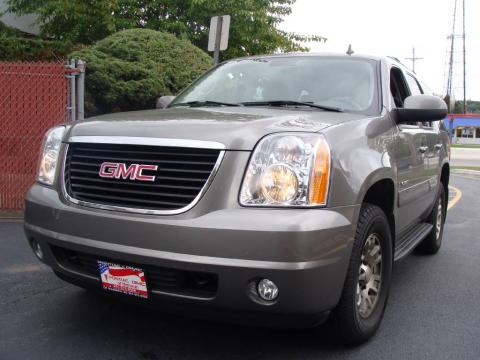 Steel Gray Metallic GMC Yukon SLE 4x4.  Click to enlarge.