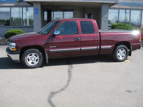Dark Carmine Red Metallic Chevrolet Silverado 1500 LT Extended Cab.  Click to enlarge.