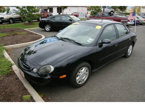 Black Ford Taurus SE.  Click to enlarge.
