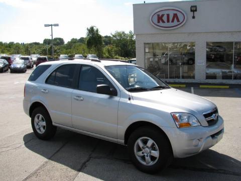 Bright Silver Kia Sorento LX 4x4.  Click to enlarge.