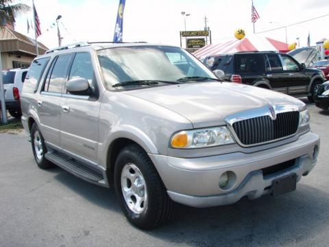 Light Parchment Gold Metallic Lincoln Navigator .  Click to enlarge.