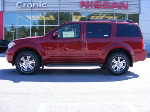 Red Brick Nissan Pathfinder SE.  Click to enlarge.