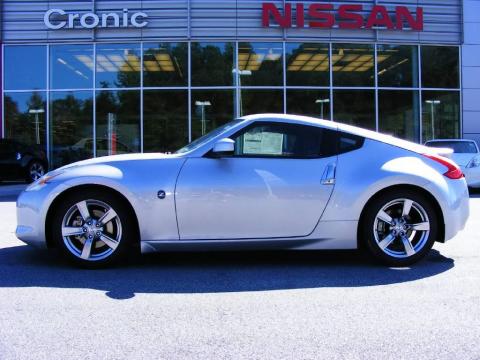Brilliant Silver Nissan 370Z Coupe.  Click to enlarge.