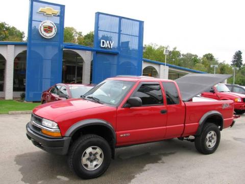 Victory Red Chevrolet S10 ZR2 Extended Cab 4x4.  Click to enlarge.