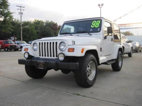 Stone White Jeep Wrangler Sahara 4x4.  Click to enlarge.
