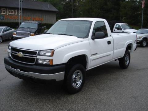 Summit White Chevrolet Silverado 2500HD Classic Work Truck Regular Cab 4x4.  Click to enlarge.
