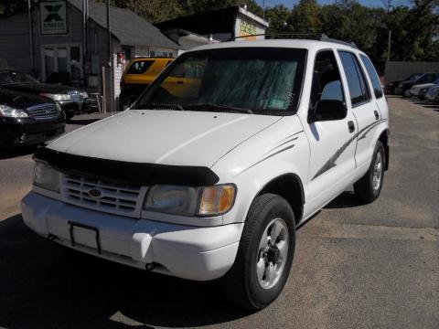 Crystal White Kia Sportage 4x4.  Click to enlarge.