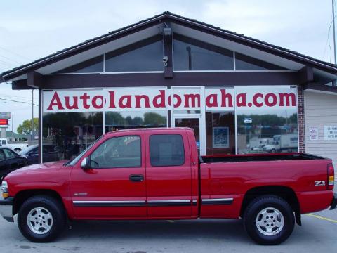 Victory Red Chevrolet Silverado 1500 LT Extended Cab 4x4.  Click to enlarge.
