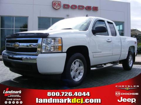 Summit White Chevrolet Silverado 1500 LT Extended Cab 4x4.  Click to enlarge.