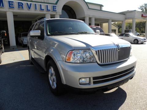 Silver Birch Metallic Lincoln Navigator Luxury.  Click to enlarge.