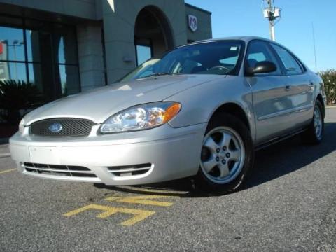 Silver Frost Metallic Ford Taurus SE.  Click to enlarge.
