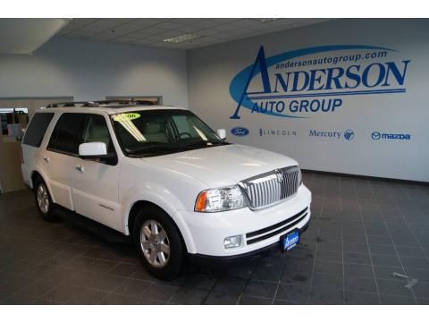 Oxford White Lincoln Navigator Luxury 4x4.  Click to enlarge.