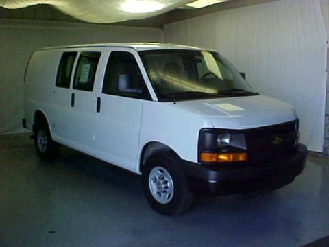 Summit White Chevrolet Express 2500 Cargo Van.  Click to enlarge.