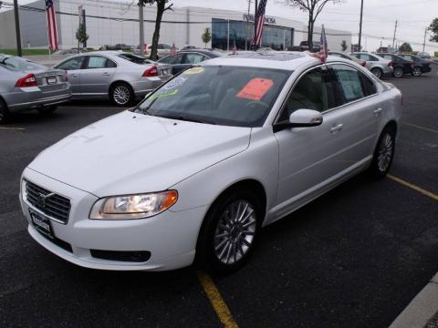 Ice White Volvo S80 3.2.  Click to enlarge.