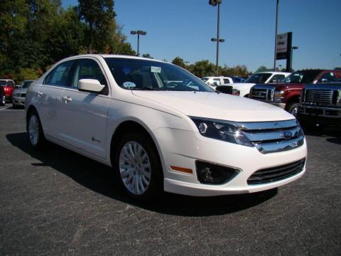 White Platinum Tri-coat Metallic Ford Fusion Hybrid.  Click to enlarge.