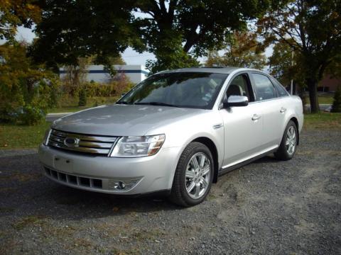 Brilliant Silver Metallic Ford Taurus Limited.  Click to enlarge.