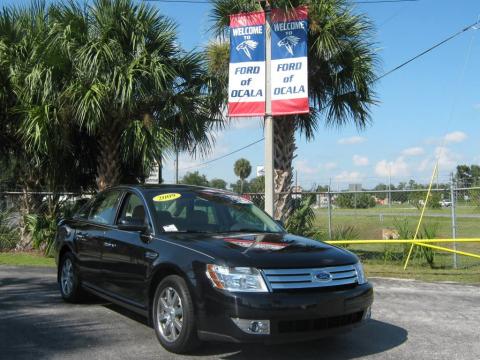 Tuxedo Black Metallic Ford Taurus SEL.  Click to enlarge.