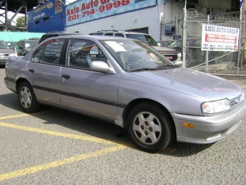 Platinum Blue Metallic Infiniti G 20 Sedan.  Click to enlarge.