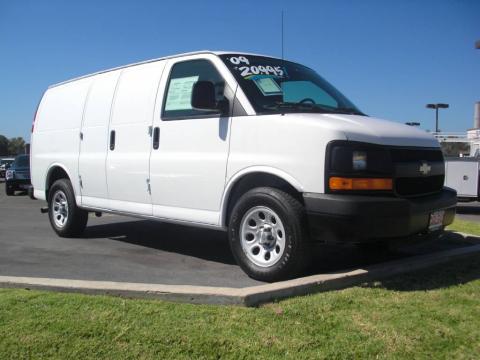 Summit White Chevrolet Express 1500 Cargo Van.  Click to enlarge.