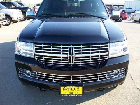 Black Lincoln Navigator L.  Click to enlarge.
